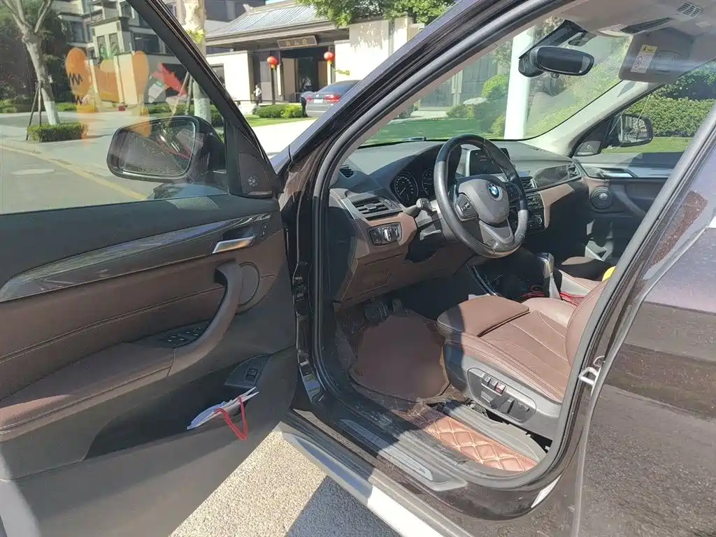 BMW X1 2018 xDrive20Li Premium Model фото 21