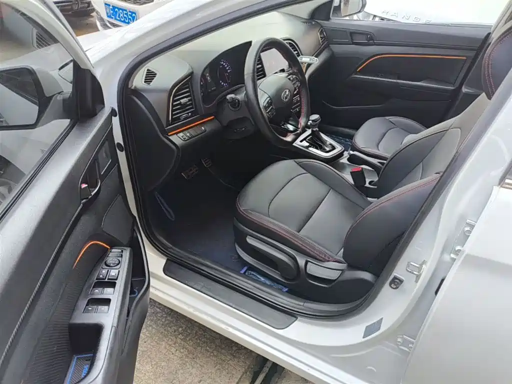 Hyundai Elantra 2016 1.4T DCT Dynamic·Elite Edition фото 16