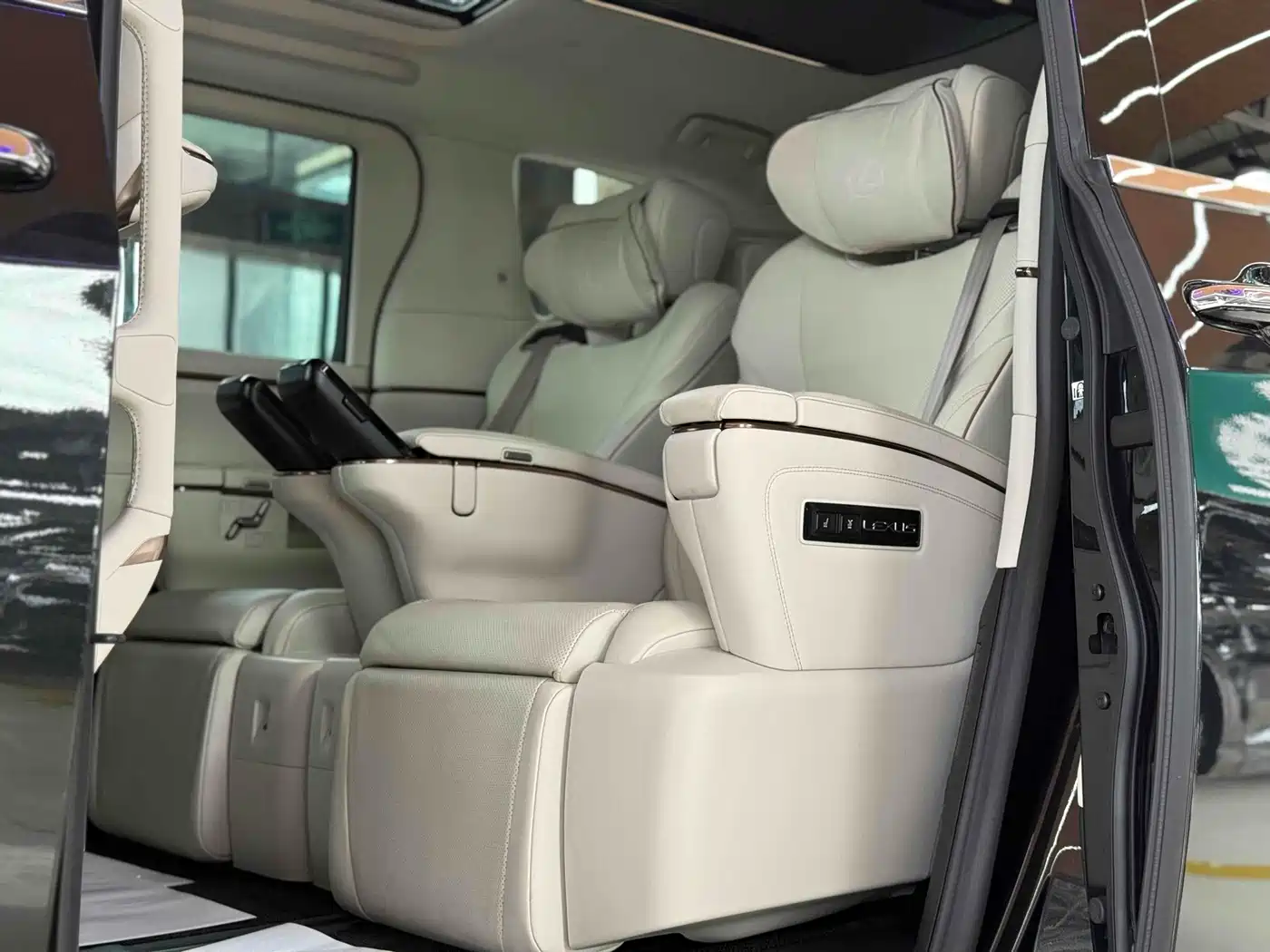 Lexus LM 2024 2023 350h 7-Seater Elegance Edition