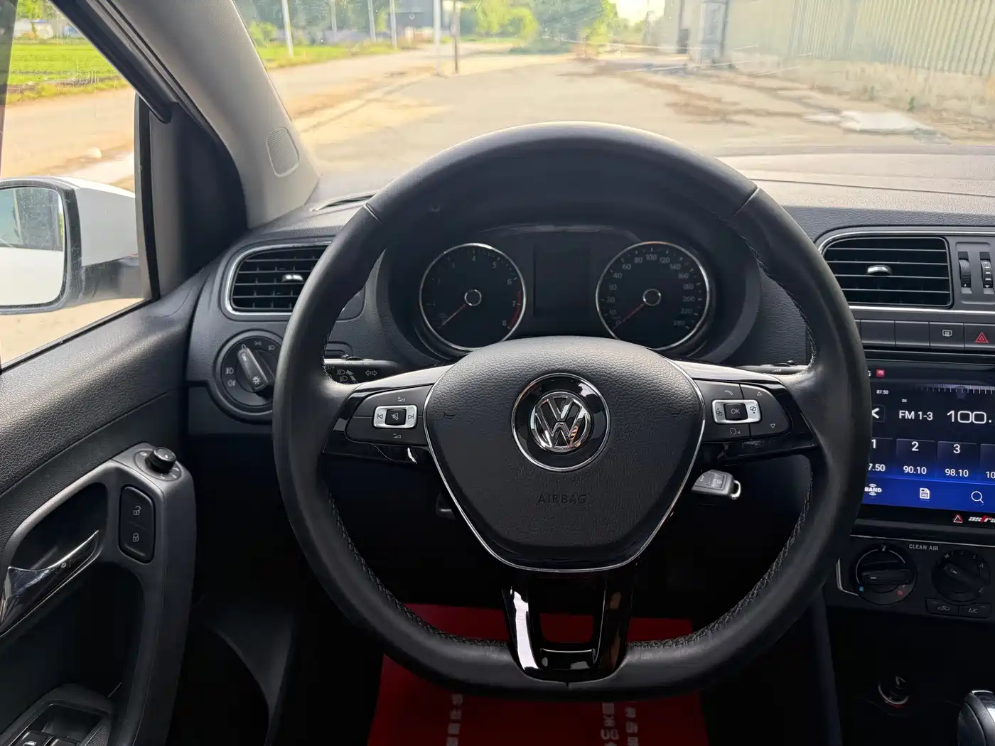 Volkswagen Polo 2016 1.6L Automatic Comfort фото 15