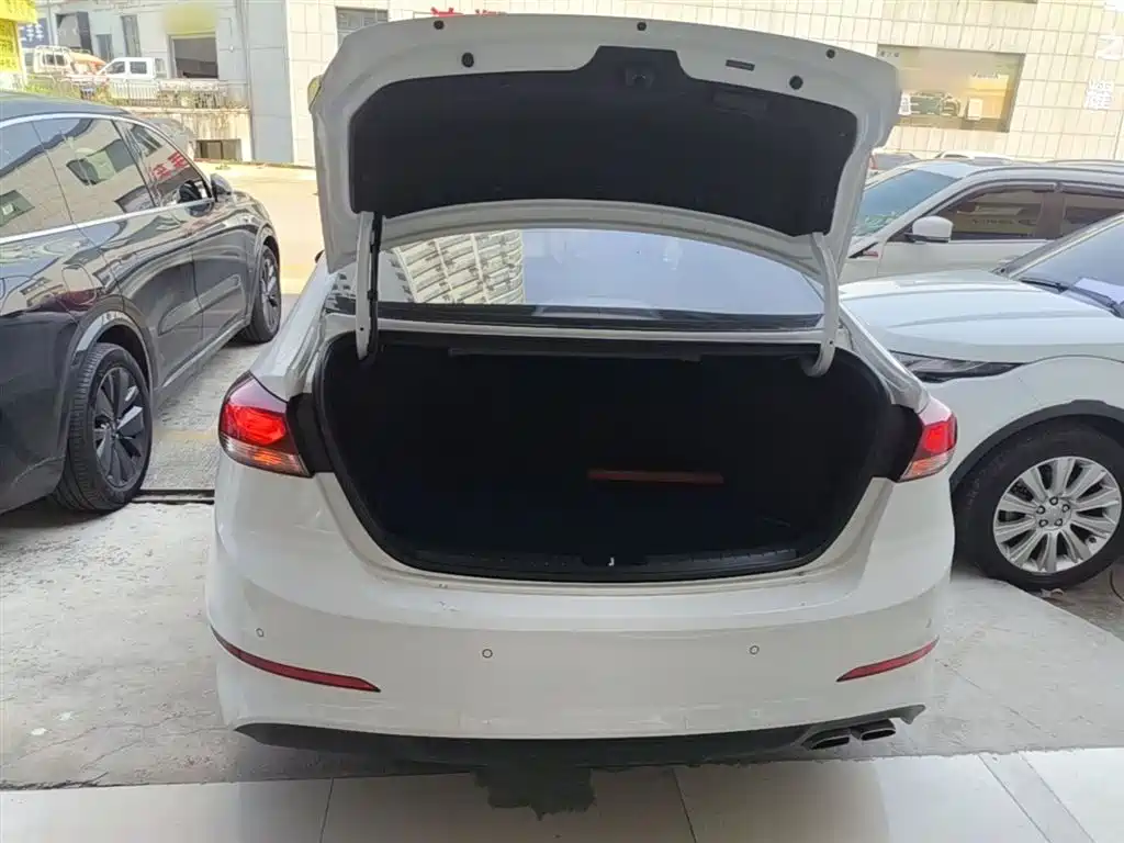 Hyundai Elantra 2016 1.4T DCT Dynamic·Elite Edition фото 19