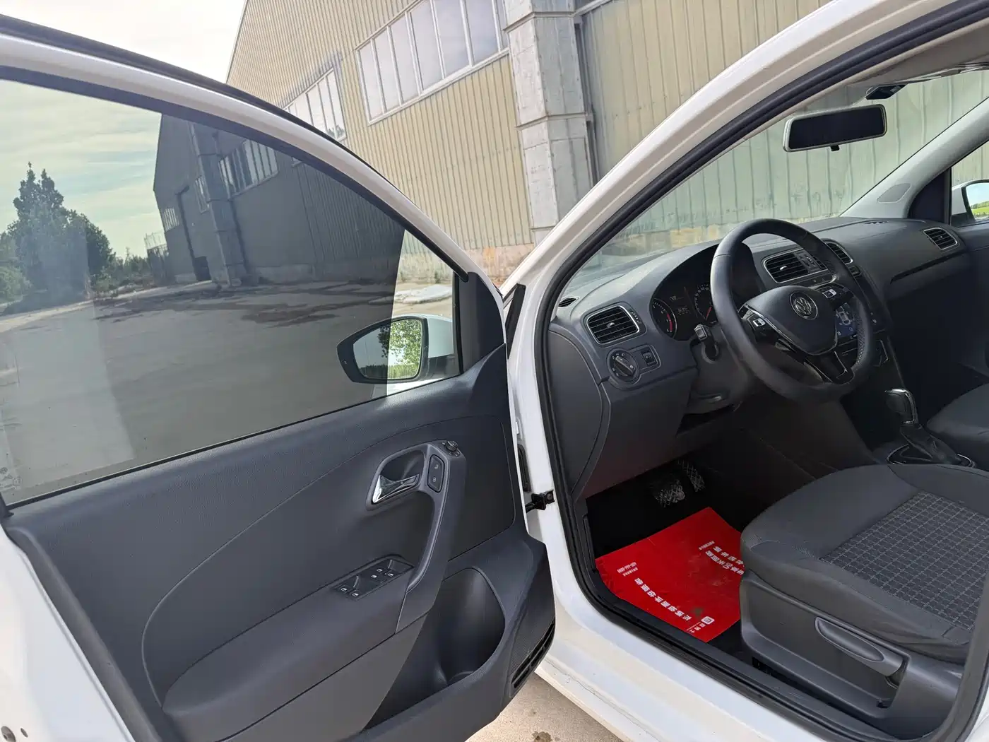 Volkswagen Polo 2016 1.6L Automatic Comfort фото 11
