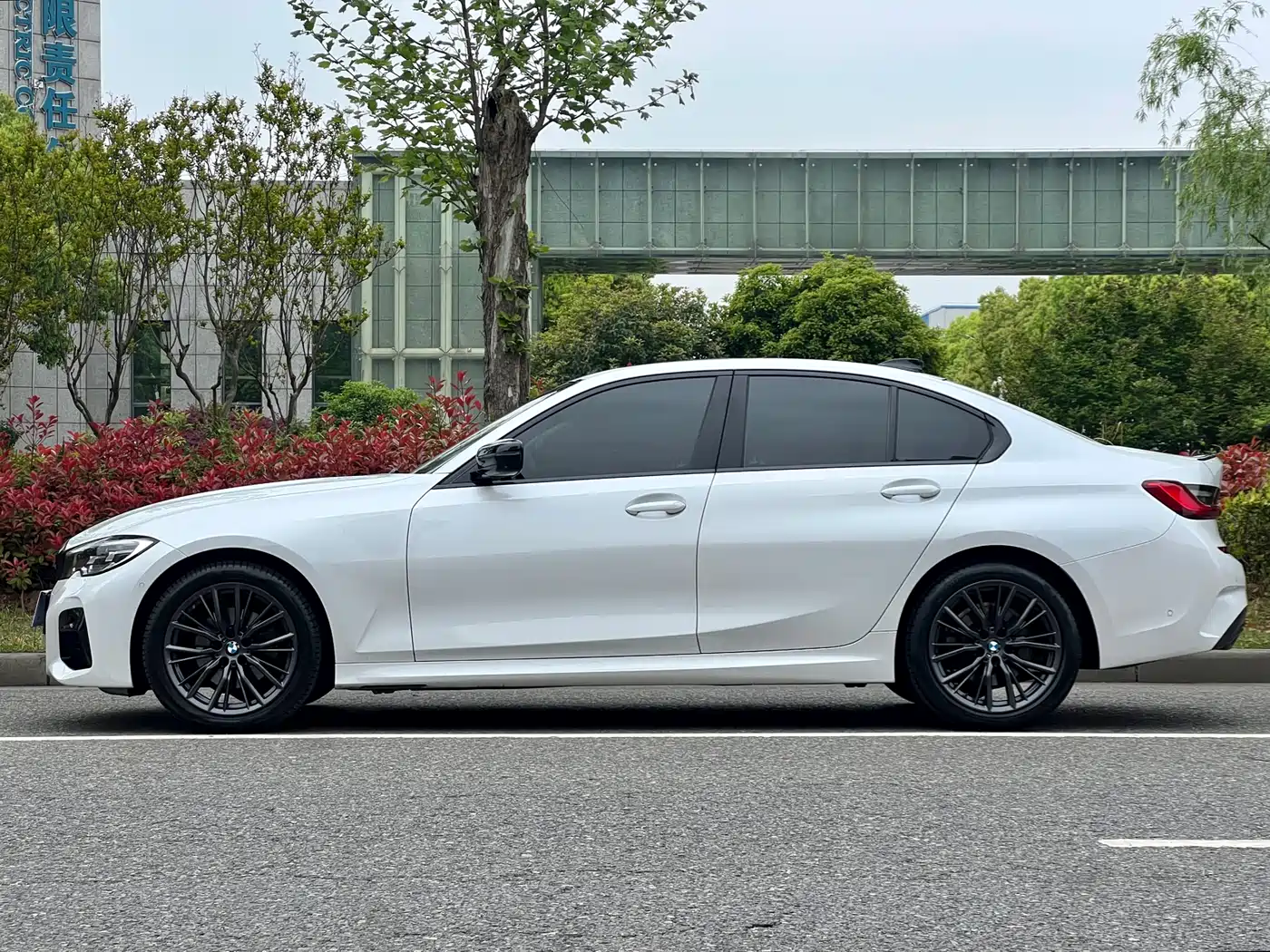 BMW 3 Series 2021 325i M Sport Night Edition фото 5