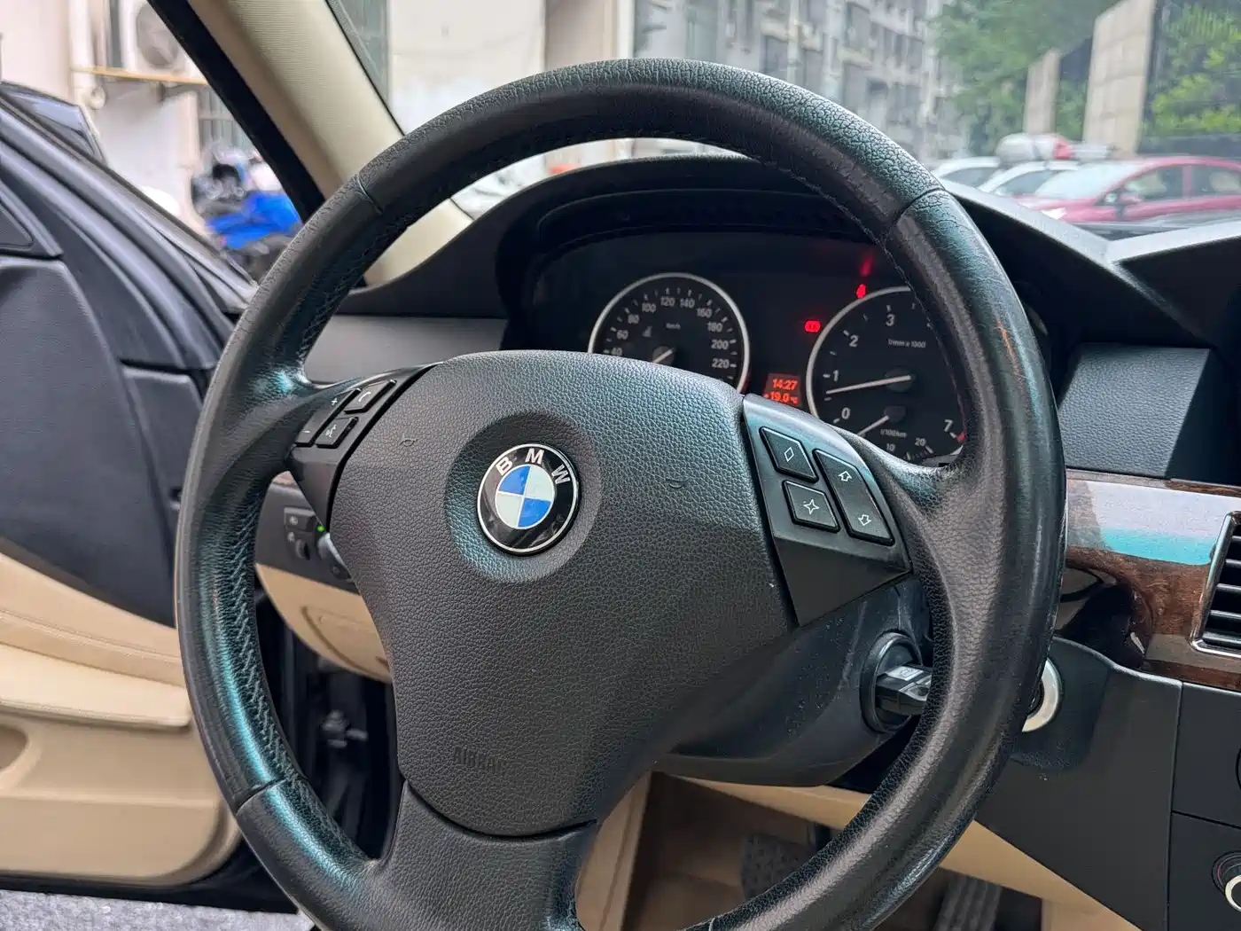 BMW 5 Series 2010 523Li Leading фото 10