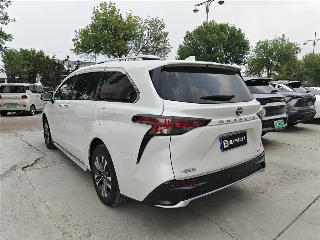 Toyota Granvia 2025 2024 2.5L Hybrid Premium PLUS 4WD Edition