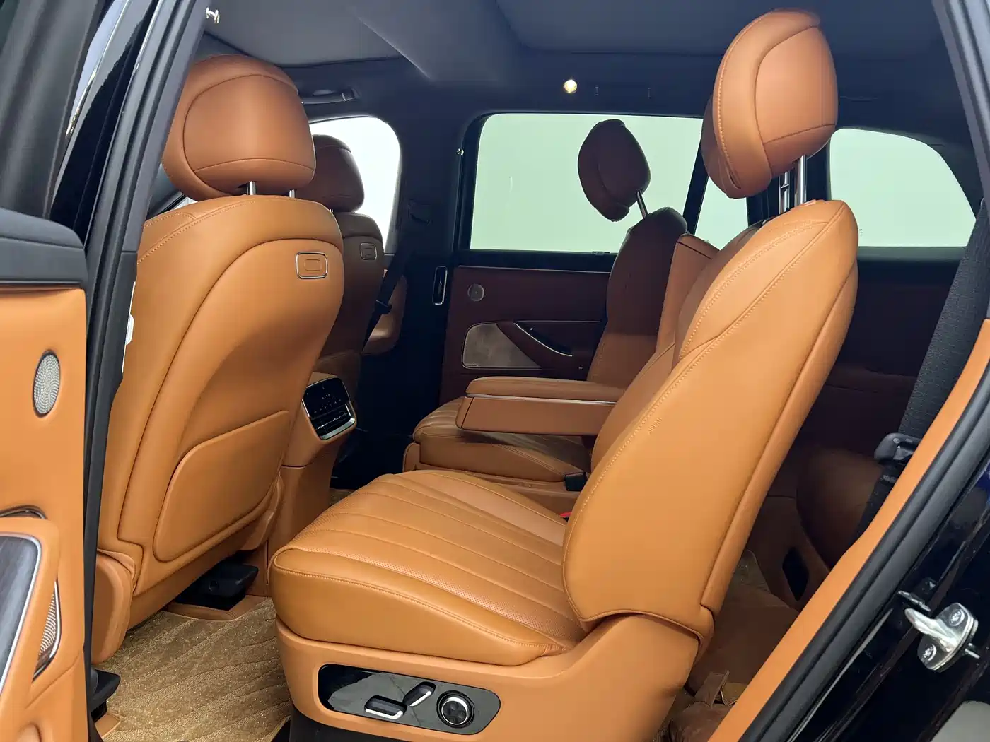 AITO Wenjie AITO M8 2025 Model Extended Range Max+ Edition 53.4kWh 6-Seater фото 3