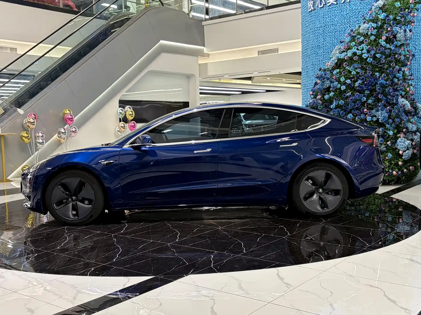 Tesla Model 3 (Import) 2019 2019 Long Range RWD Version