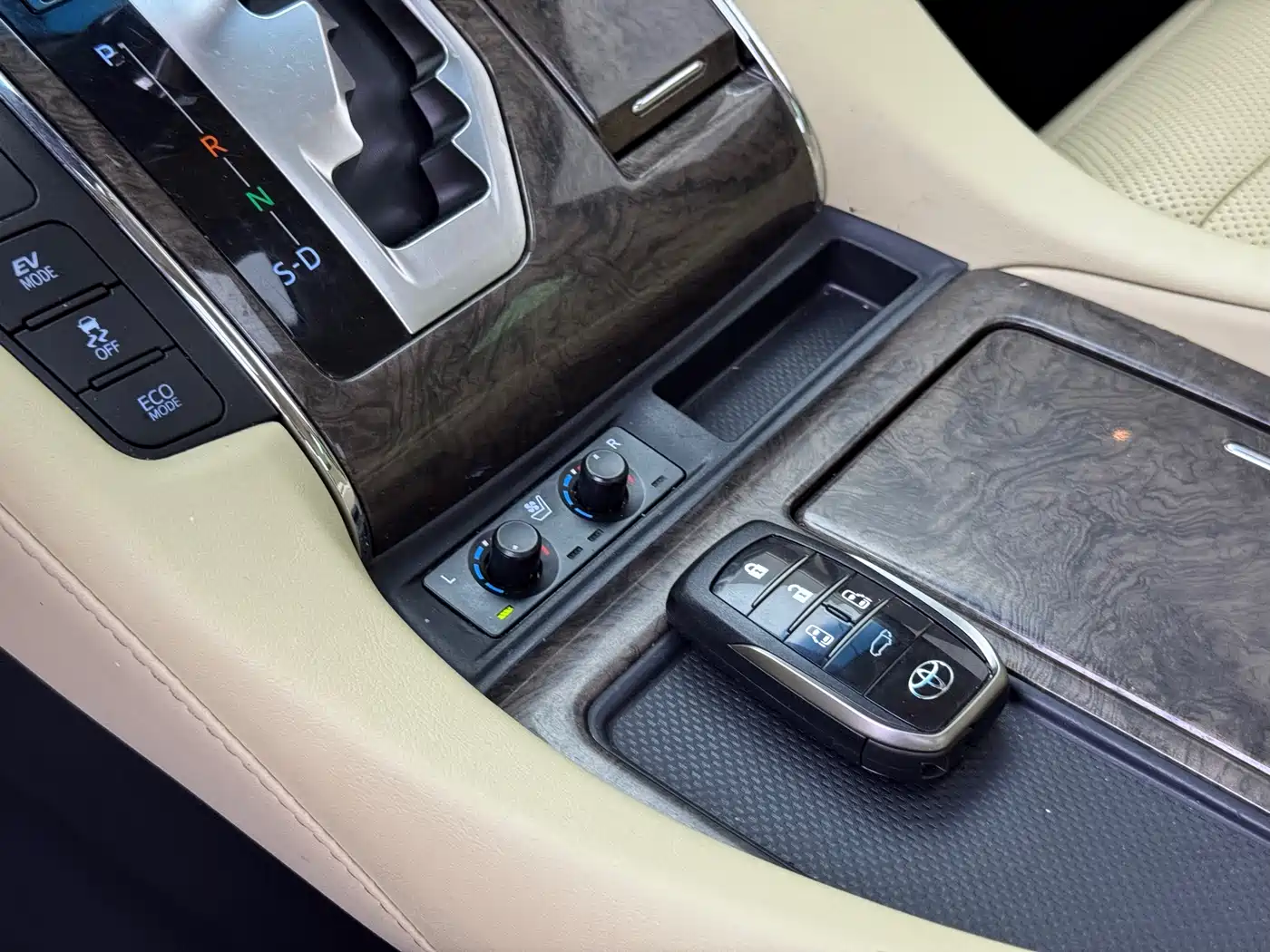 Toyota Alphard 2021 Hybrid 2.5L Premium фото 8