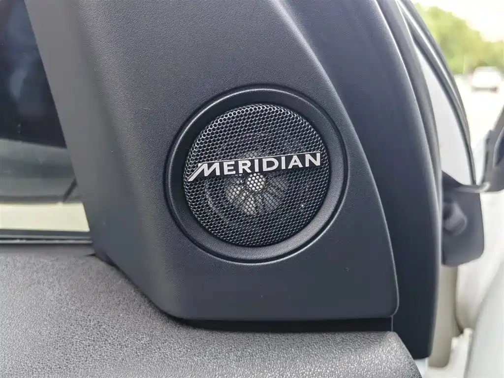 Land Rover Discovery Sport 2019 240PS SE Dynamic Edition China VI фото 23