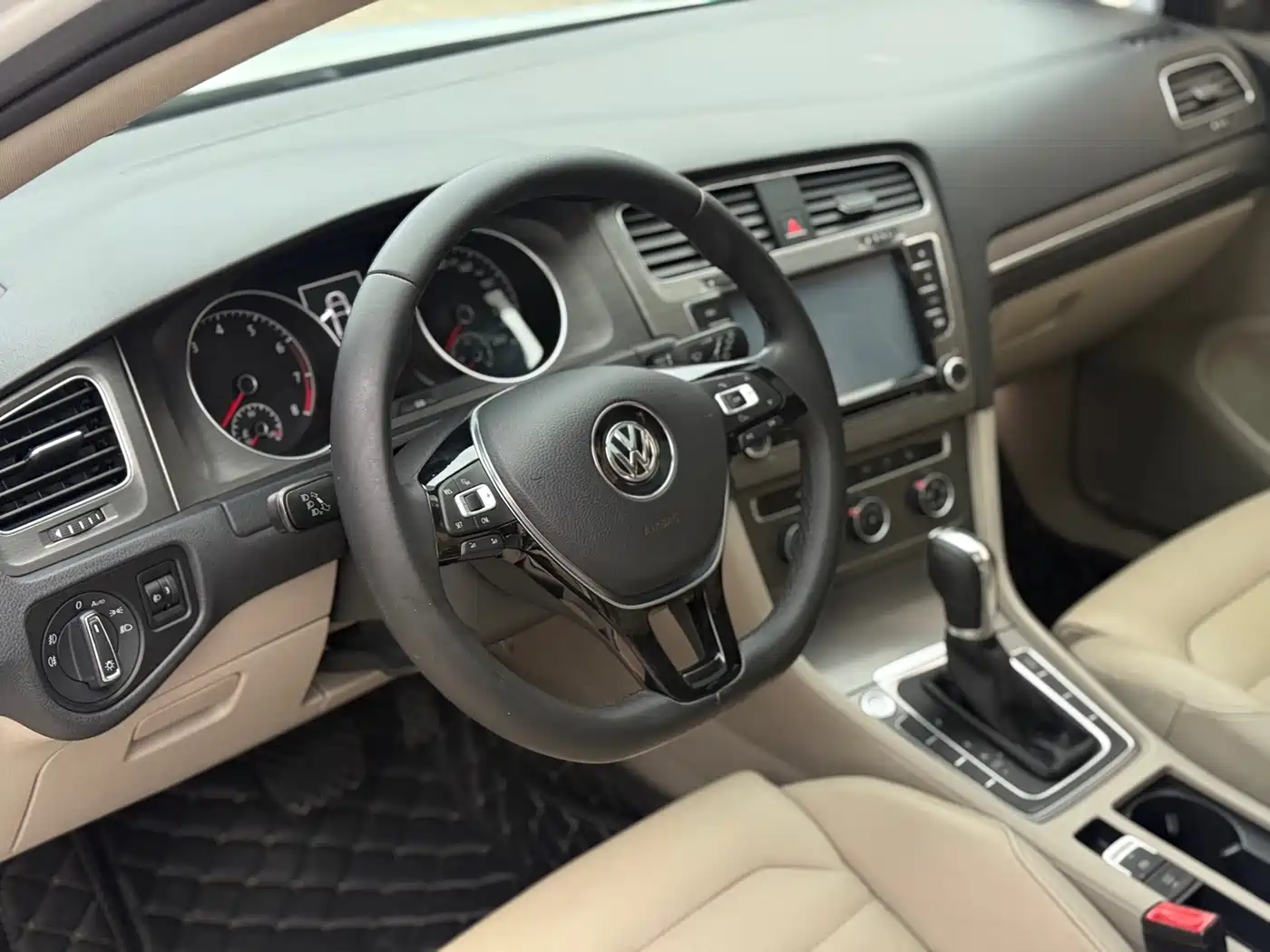 Volkswagen Golf 2014 1.4TSI Automatic Luxury фото 4
