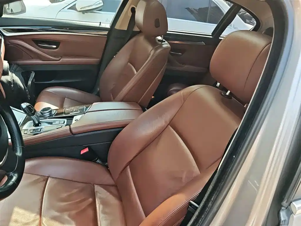 BMW 5 Series 2014 535Li Leadership фото 11
