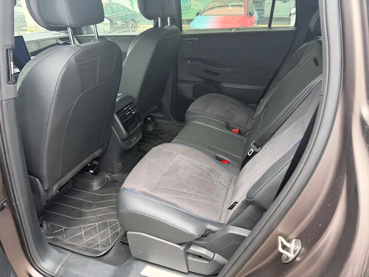 Volkswagen Teramont 2025 Teramont Pro 450TSI 4WD Summit Edition фото 10