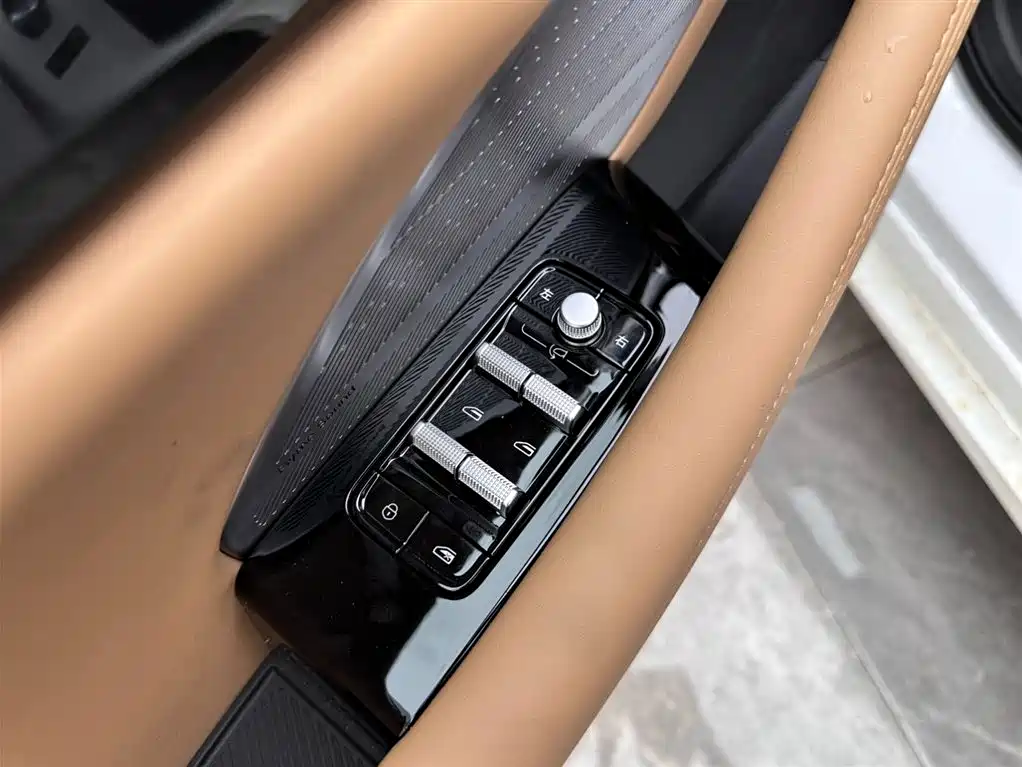 Geely Galaxy Galaxy A7 2025 EM-i 150km Explorer+ Edition фото 16