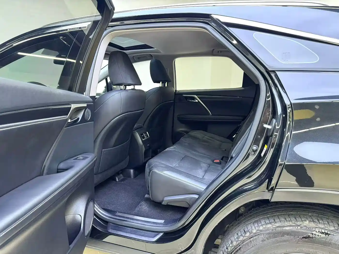 Фото 7 - Lexus RX