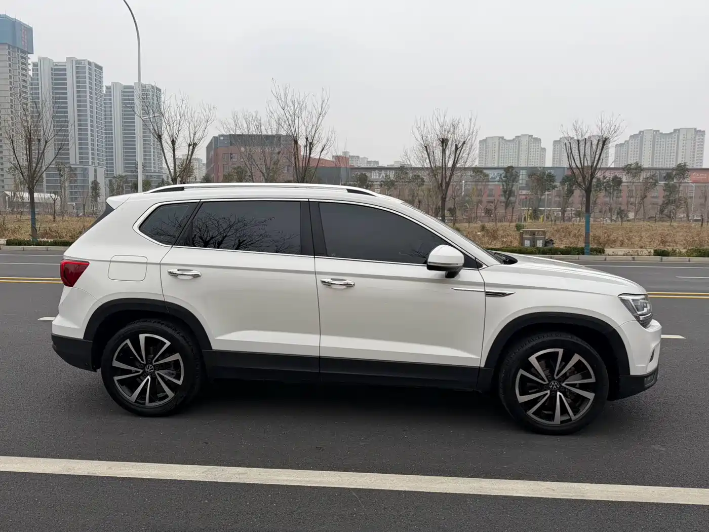 Volkswagen Tharu 2022 280TSI FWD Luxury Edition фото 4