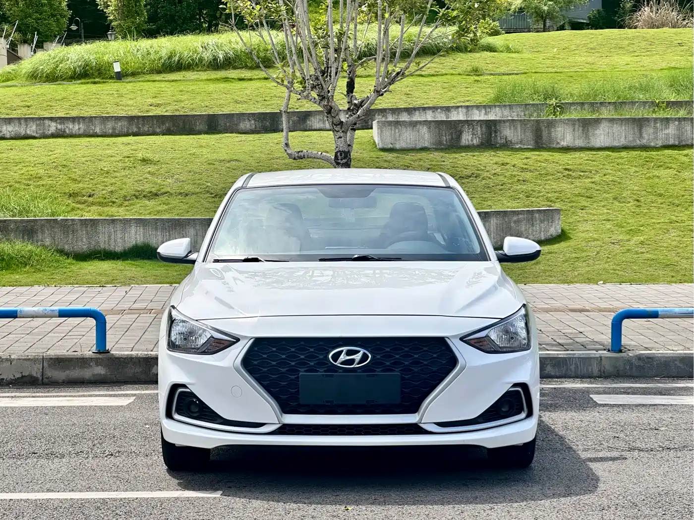 Hyundai Elantra 2018 1.6L Automatic Pleasing Edition GL China VI фото 2