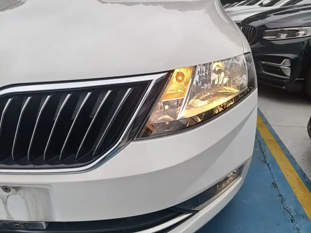 Фото 24 - Škoda Rapid