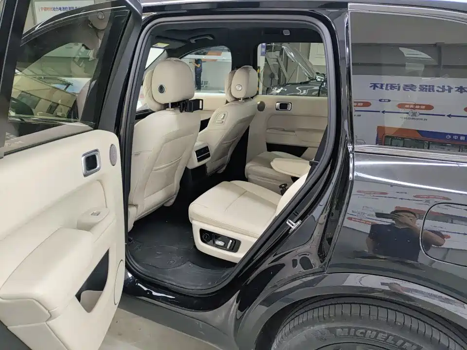 صورة 3 - Li Auto Li L8