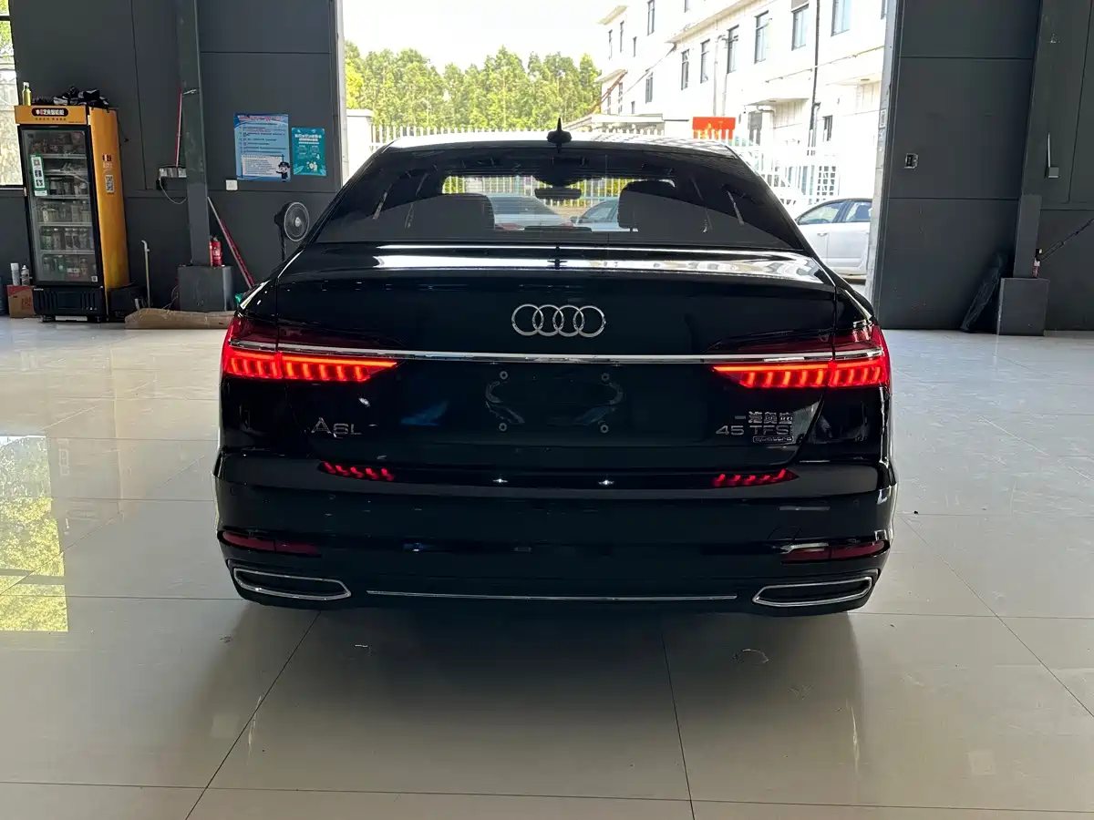 Фото 8 - Audi A6L