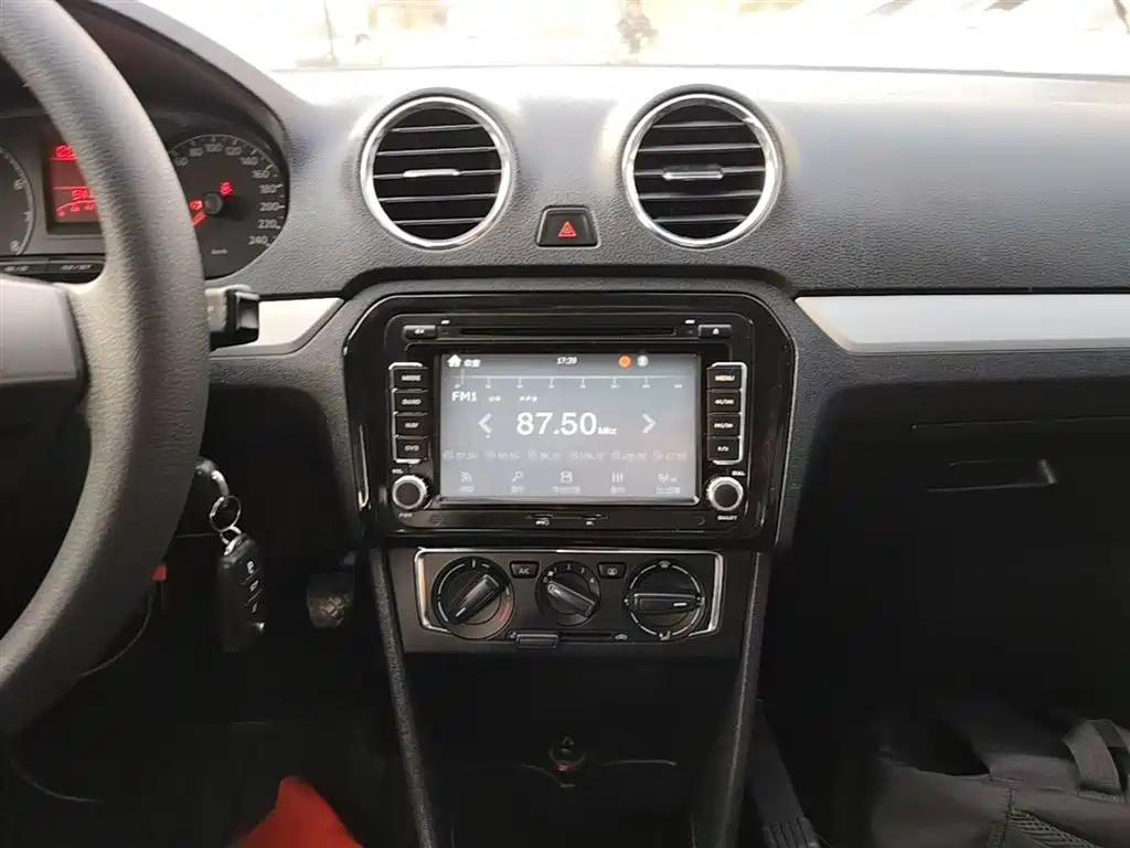 Volkswagen Jetta 2015 1.6L Manual Comfort фото 13