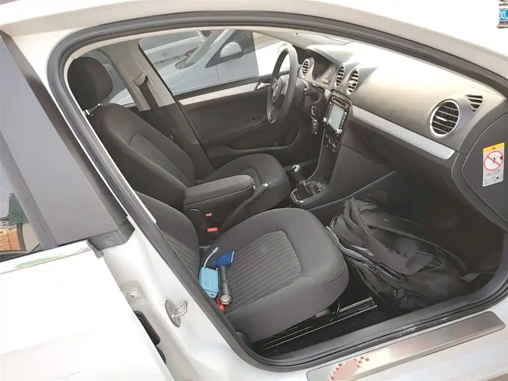 Volkswagen Jetta 2015 1.6L Manual Comfort фото 25