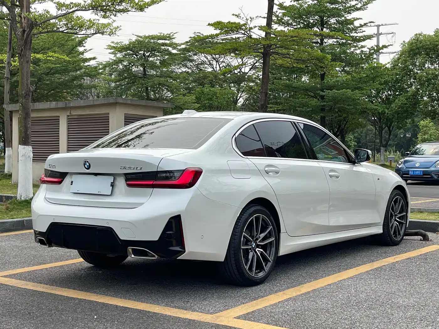 BMW 3-SERIES