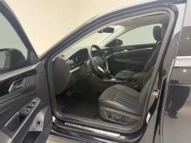 Photo 8 - Volkswagen Passat