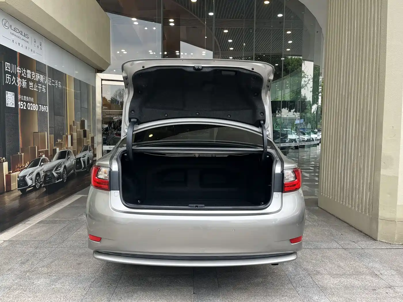 Lexus ES 2015 300h Comfort Edition фото 8
