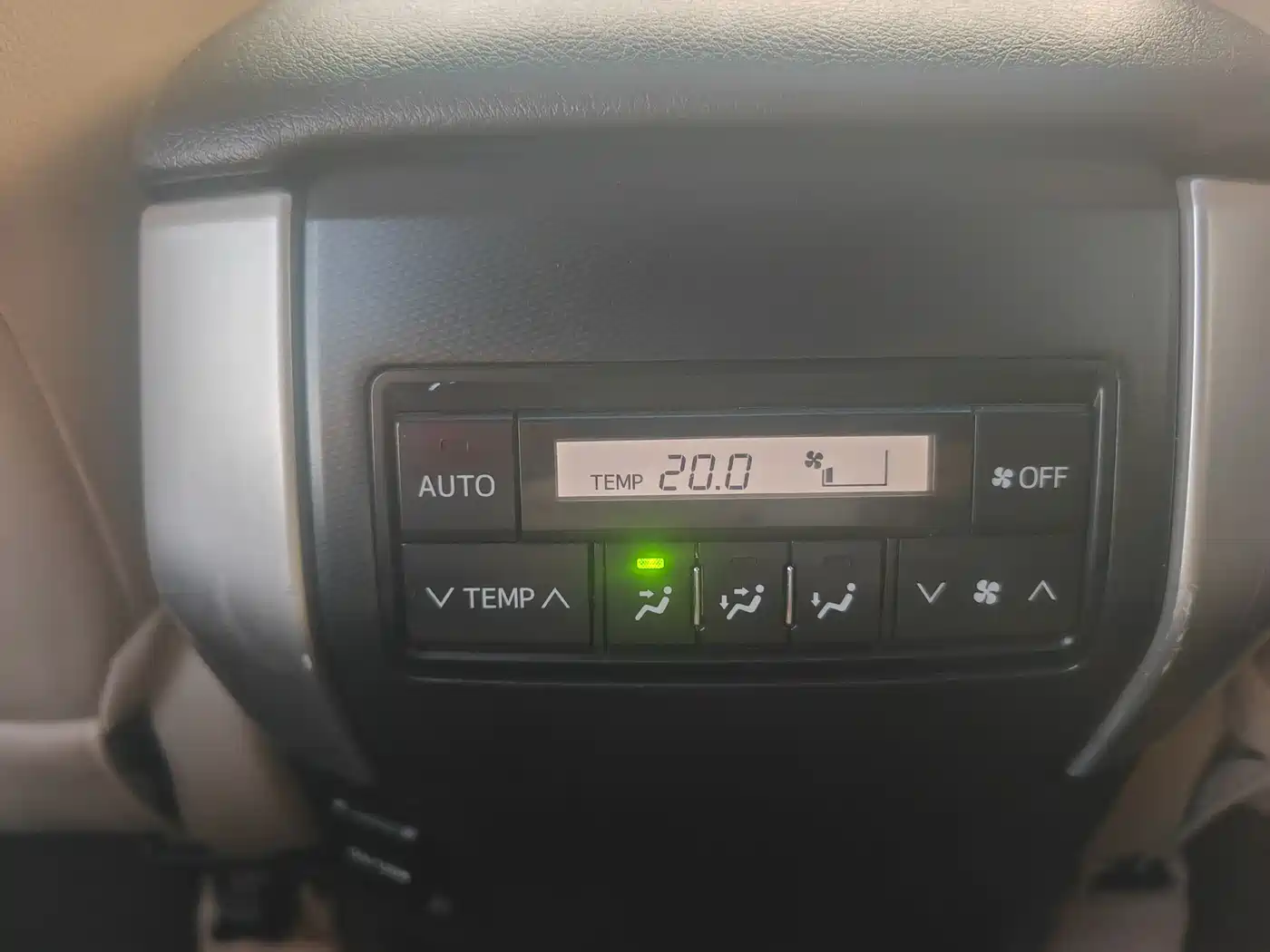 Toyota Prado 2010 4.0L Automatic TX-L фото 11