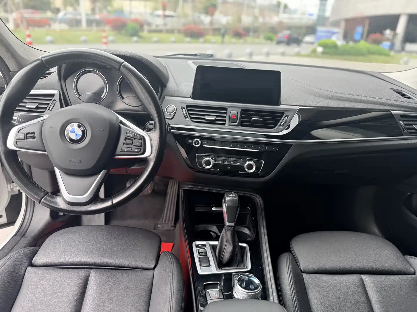 BMW 1 Series 2018 118i Sport Edition фото 12