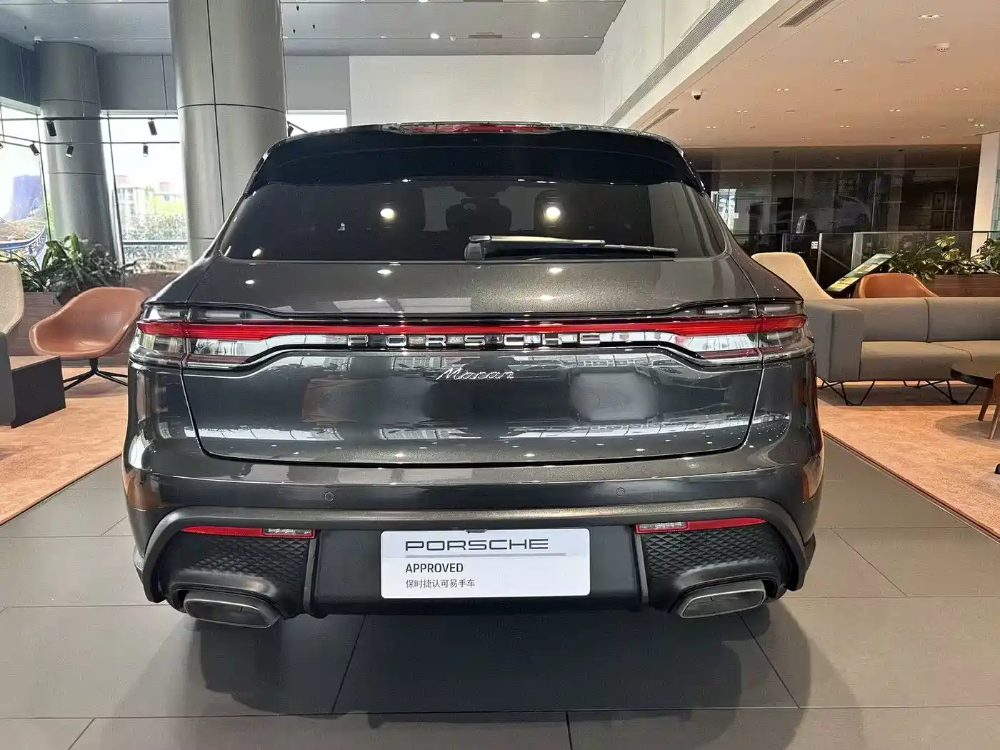 PORSCHE MACAN