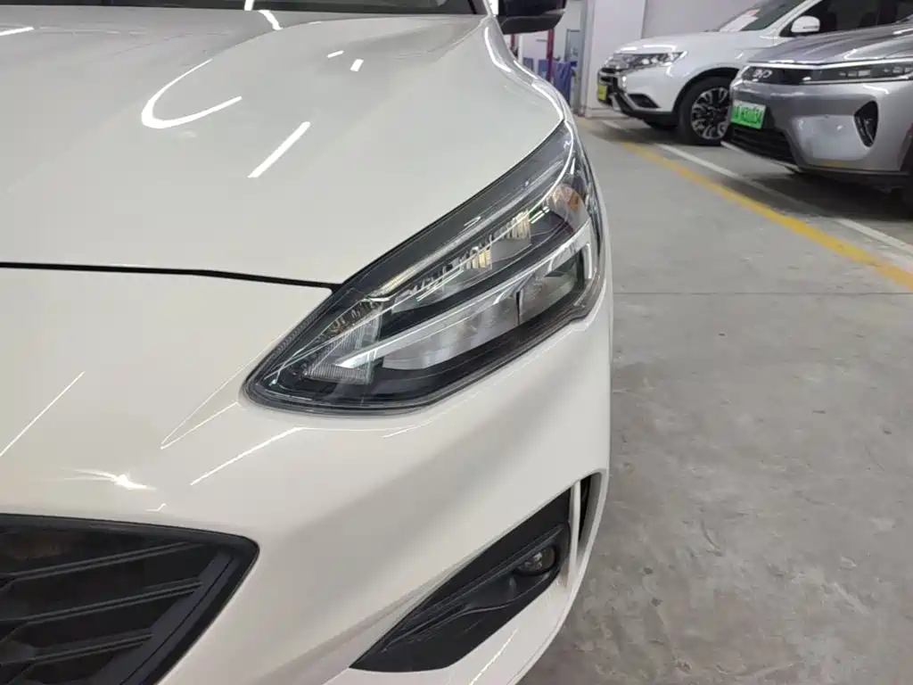 Ford Focus 2022 2021 Hatchback EcoBoost 180 Auto Trend