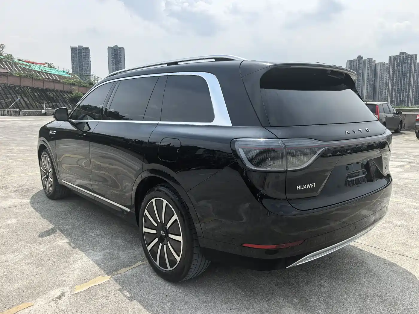AITO Wenjie AITO M9 2024 Range Extender Ultra 52kWh 6-seater фото 5