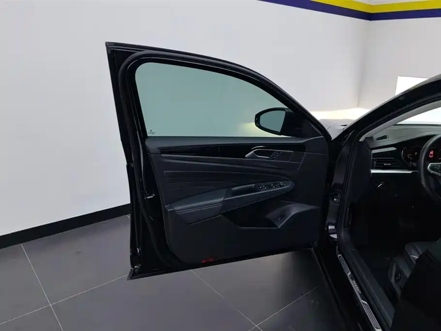 Volkswagen Passat 2022 330TSI Elite Edition фото 7