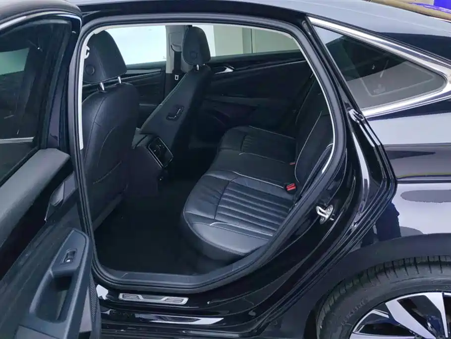 Volkswagen Passat 2022 330TSI Elite Edition фото 11
