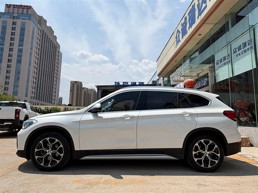 BMW X1 2022 sDrive20Li Fashion фото 4