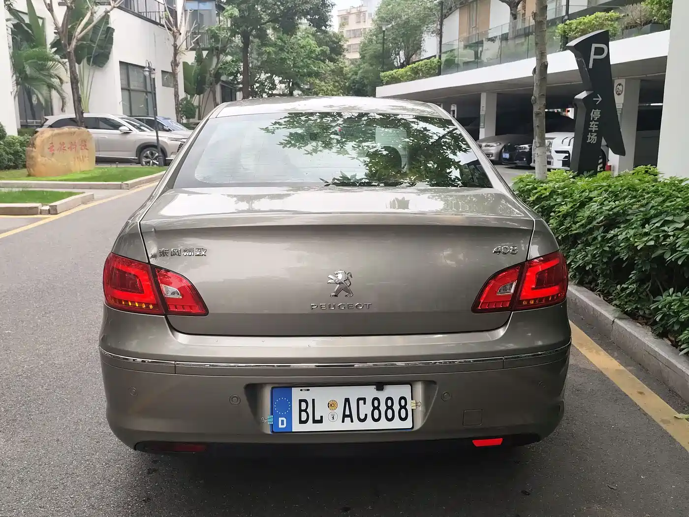 Peugeot 408 2013 2.0L Automatic Comfort Edition фото 20