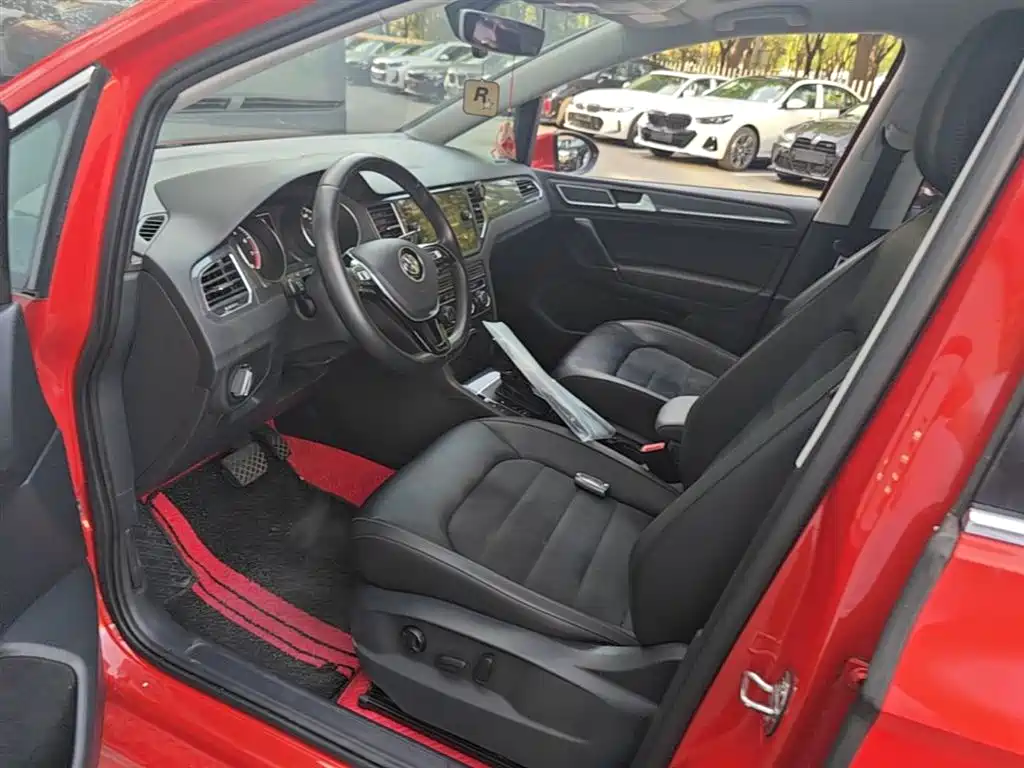 Volkswagen Golf Sportsvan 2018 230TSI Automatic Luxury фото 22