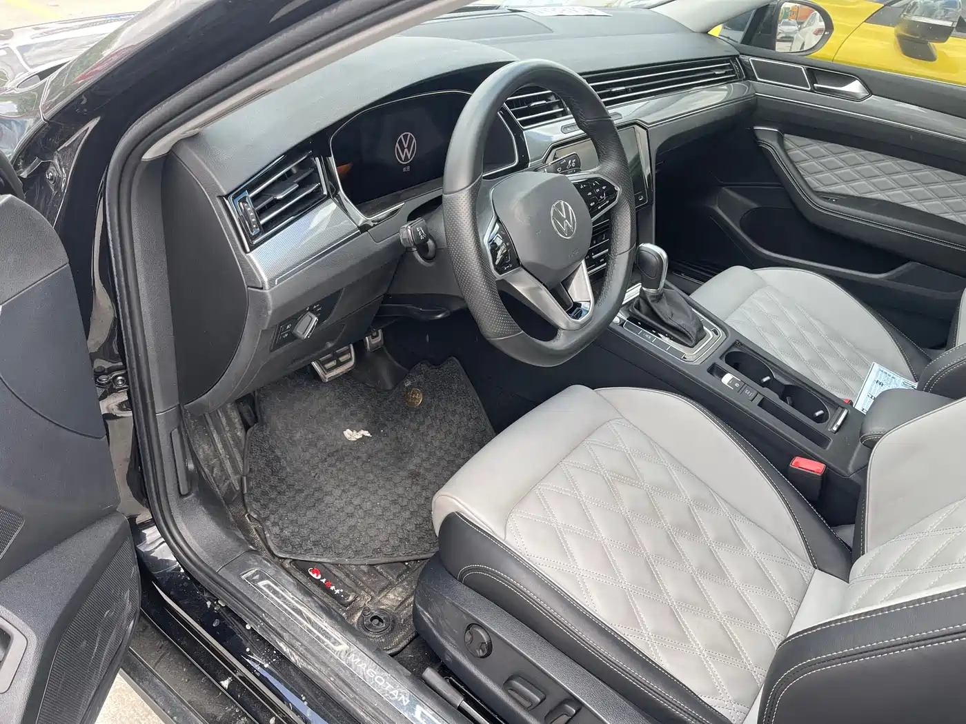 Volkswagen Magotan 2023 Model 2 Million Commemorative Edition 330TSI DSG Luxury фото 3