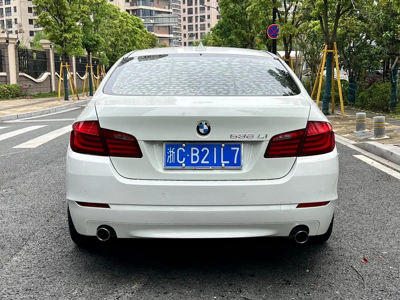 BMW 5 Series 2011 535Li Leading фото 6