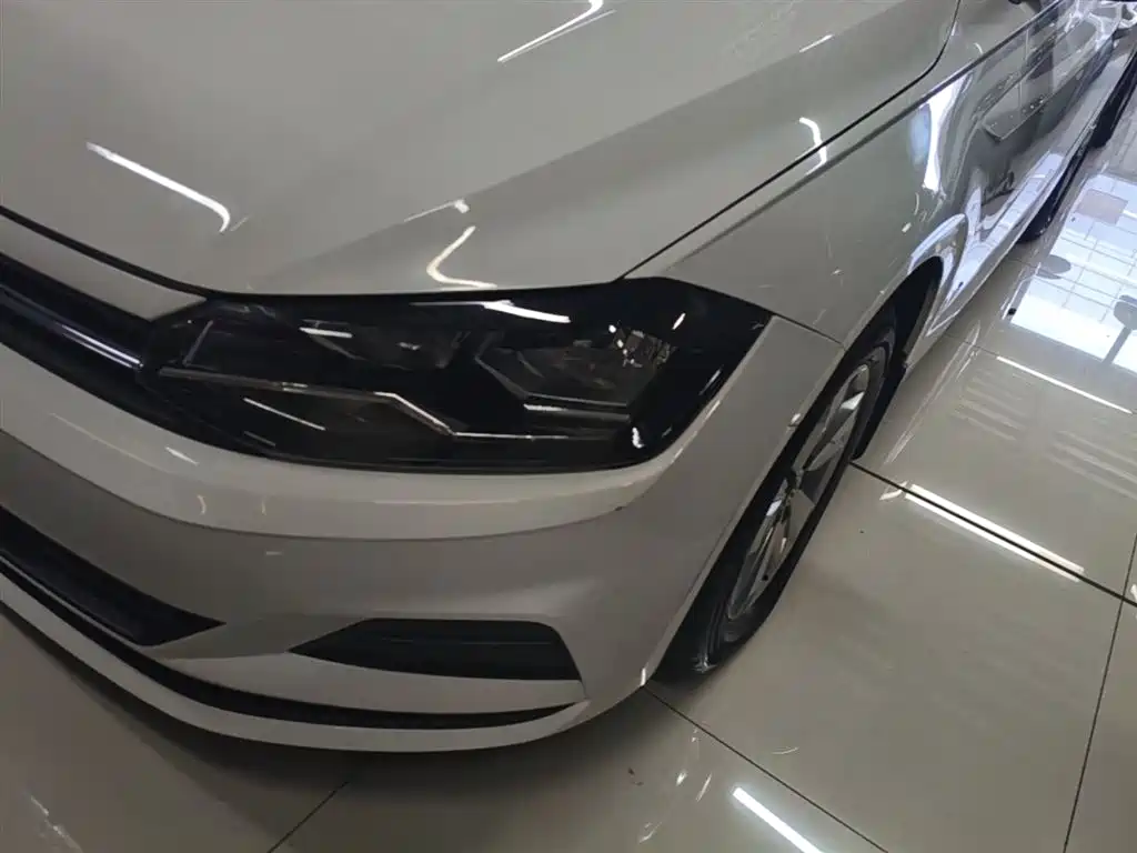 Volkswagen Polo 2019 Plus 1.5L Automatic Panorama Enjoyment Edition фото 24