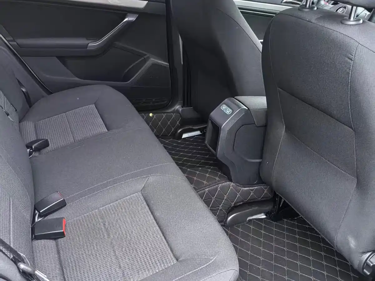 Volkswagen Lavida 2017 1.6L Automatic Trend Edition фото 8