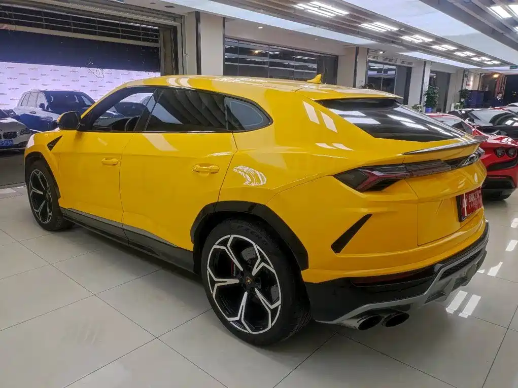 Photo 5 - Lamborghini Urus