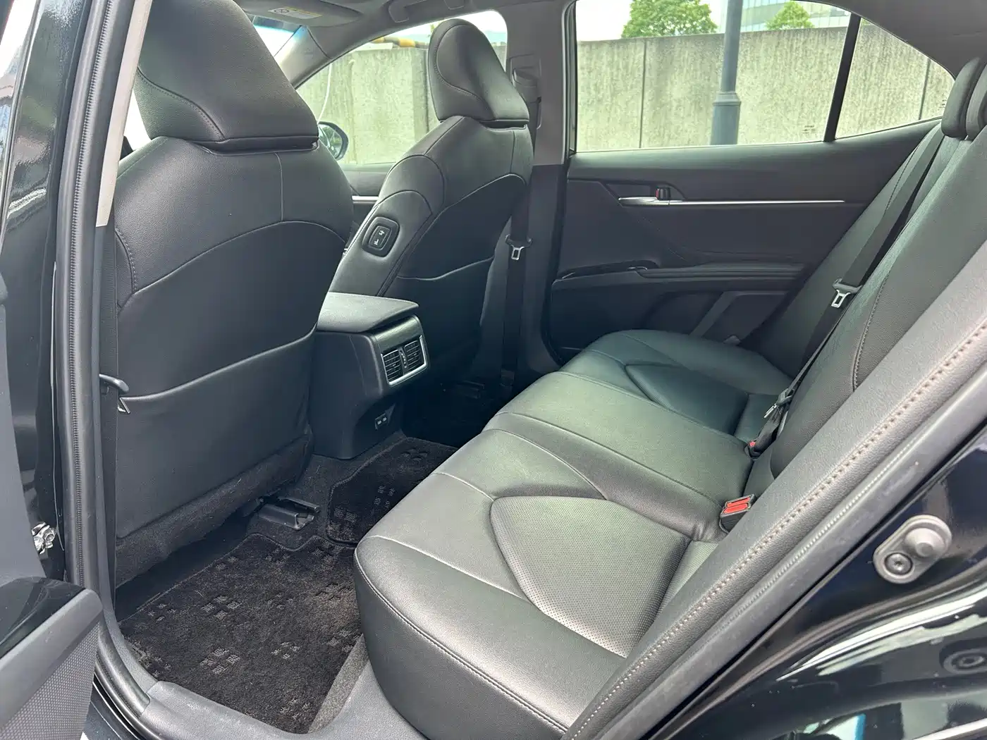 Photo 6 - Toyota Camry
