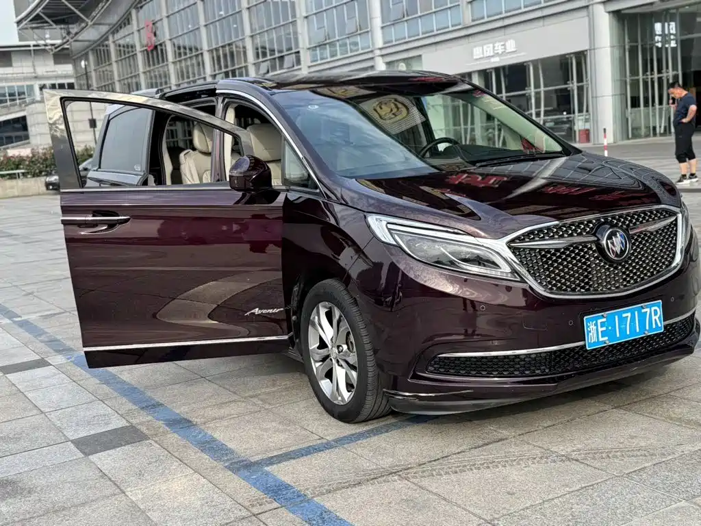 Фото 15 - Buick GL8