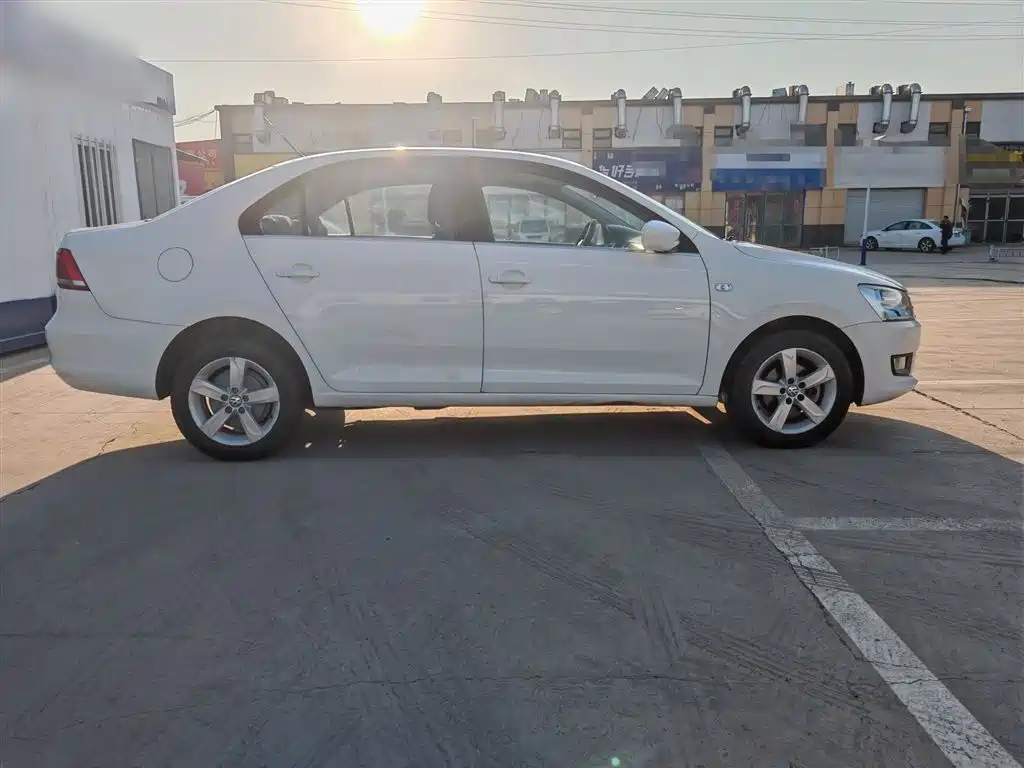 Volkswagen Santana 2013 1.4L Manual Comfort Edition фото 5