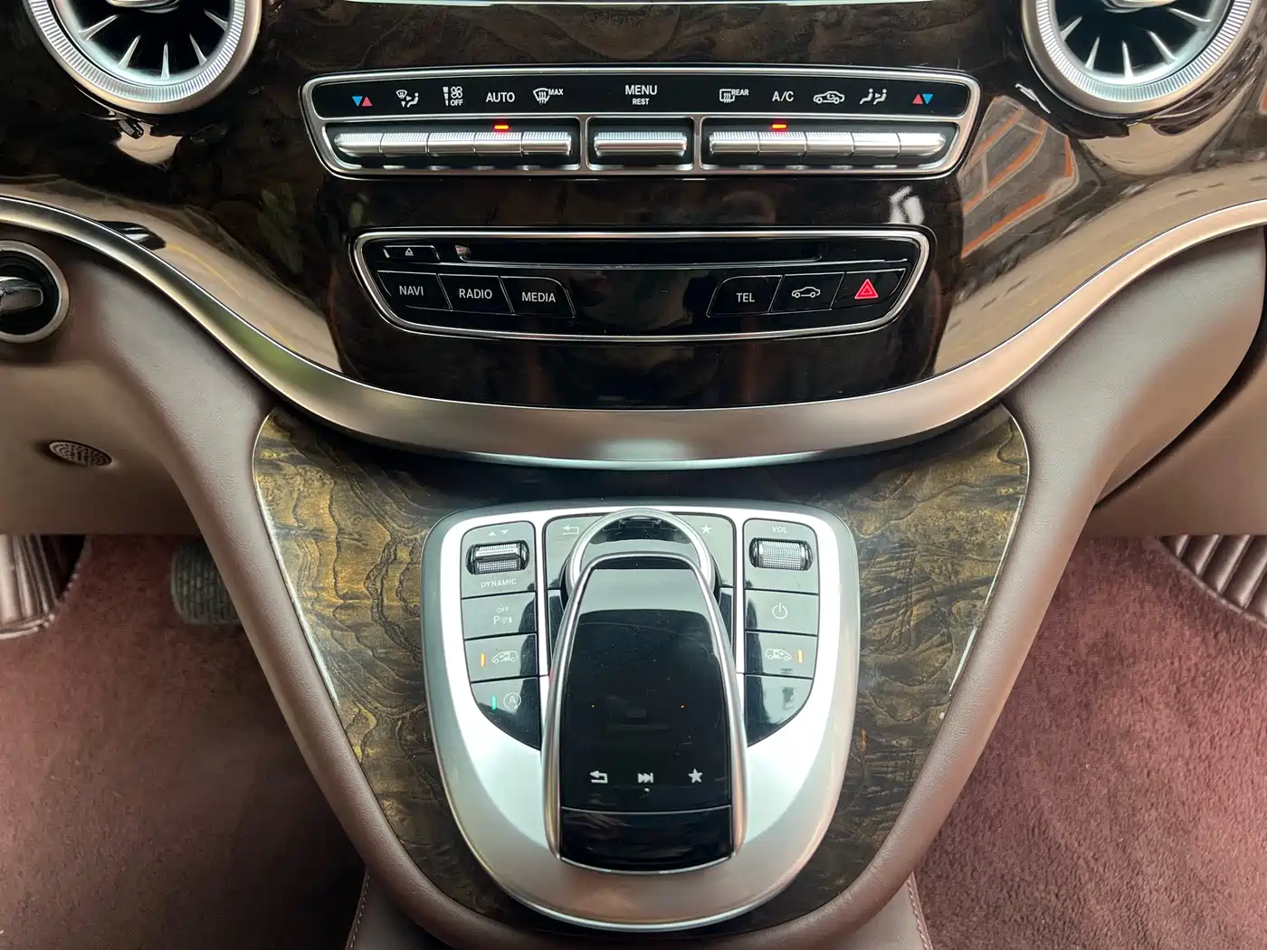 Mercedes-Benz V-Class 2018 V 260 L Premium Long Wheelbase Edition China VI фото 18