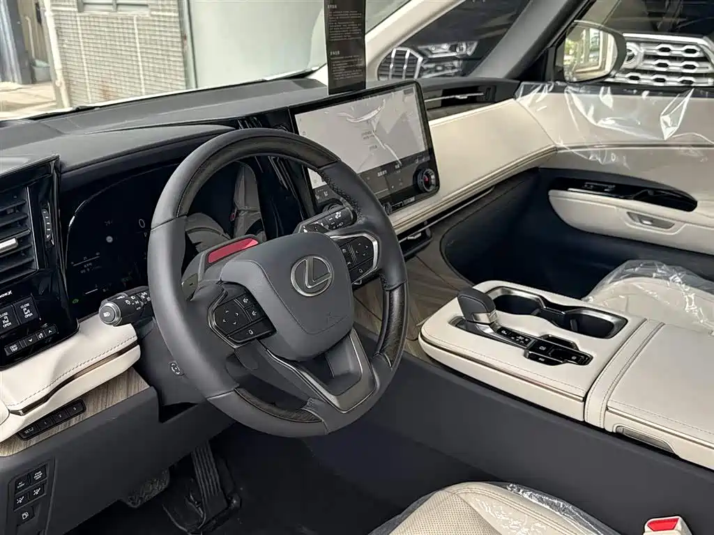 Lexus LM 2025 Model 500h Six-Seater Prestige Edition фото 9