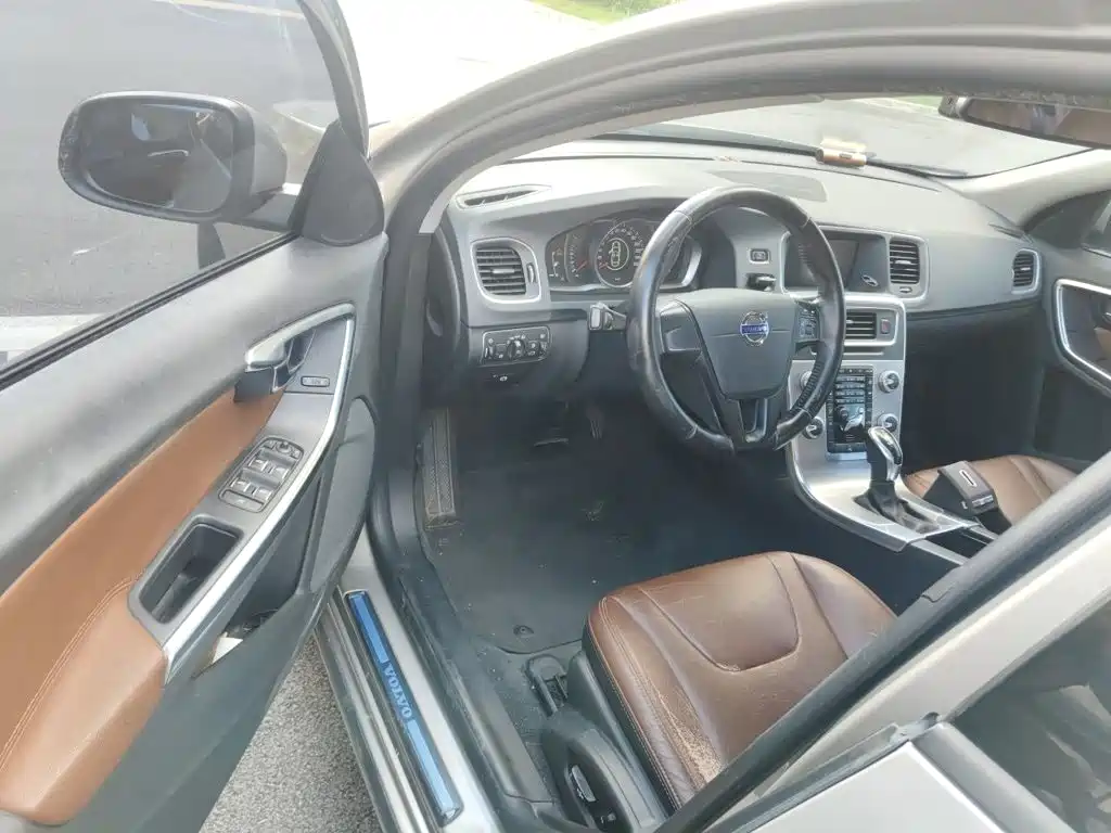 Фото 8 - Volvo S60