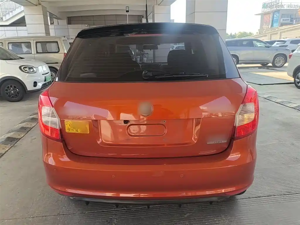 Škoda Fabia 2014 1.6L Automatic Sport Edition фото 6